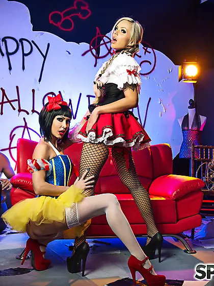 Hot babes holloween costume