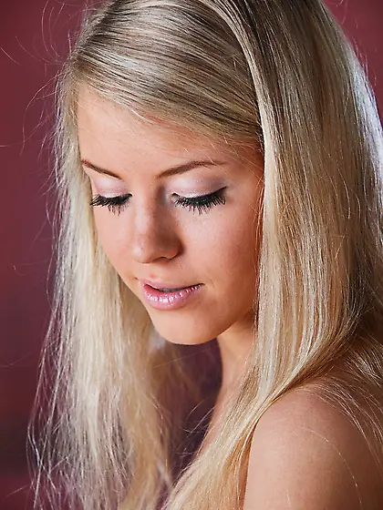 The seducing blonde chick Barbara D is demonstrating her nude bo