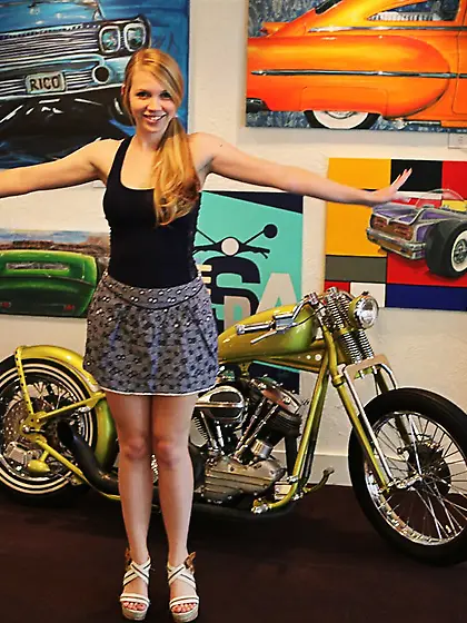 Adorable teen blondie Taylor True goes to a museum and flashes h