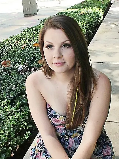 Enticing hottie Cali Hayes pleases her perverted lover with a pu