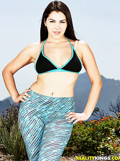 Italian babe postpones yoga to demonstrate juicy buttocks and ha