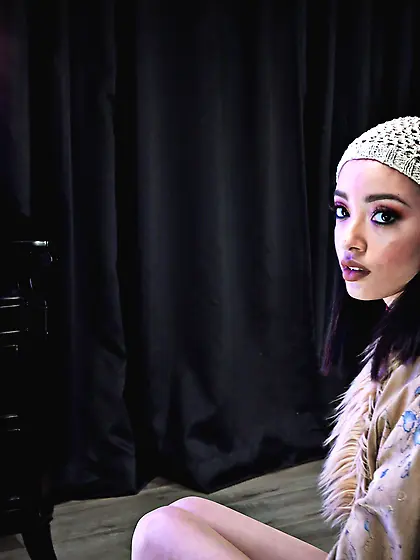 Tiny teen leaks cum after satisfying sex 