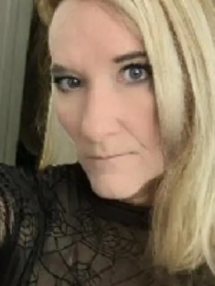 Chubby tranny slut rides the big ones