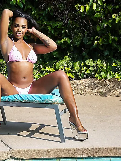 Everyone wants to see more of her incredible body right here