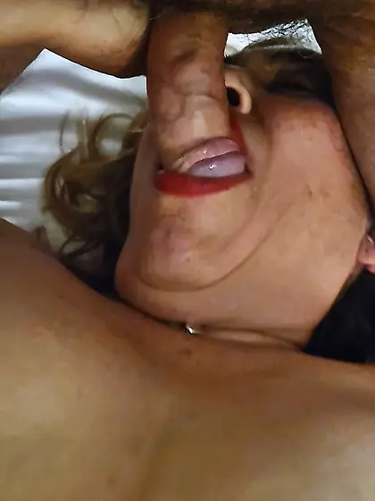 Gina esposa de amigo mamando verga