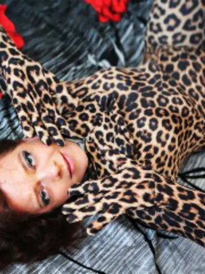 Brunette lissabeta perform anal