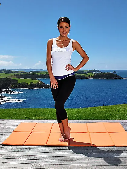 Flexible dark haired Melissa Mendiny shows new yoga style- total