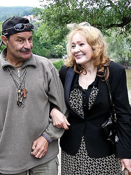 Helpful teen sucks fucks