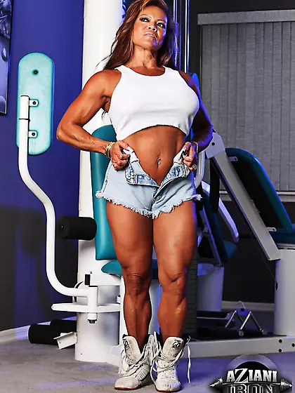 Black bodybuilder slut sexy