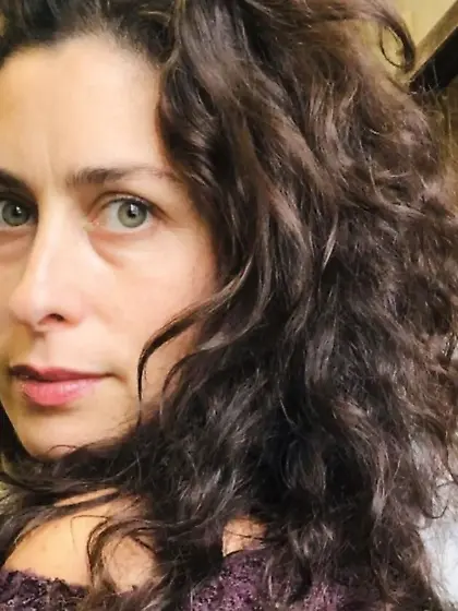 Footslut Angela loves being seen