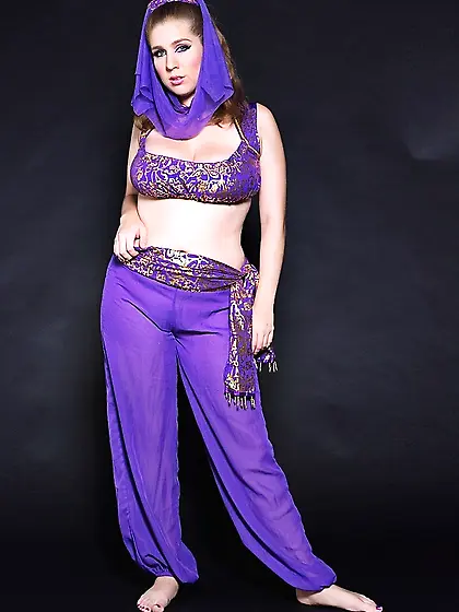 Middle-eastern outfit brunette bbw
