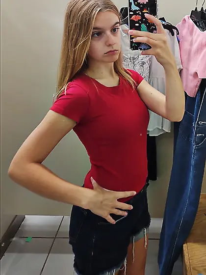 Pretty blonde girlfriend creepshots