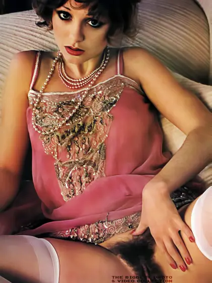 Pretty petite slut squats