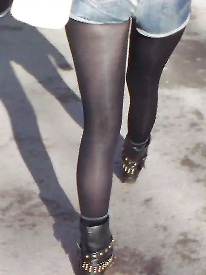 Cosce e culi per strada