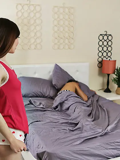 Couple gets a perfectly functional Riley Reid sex doll and fucks