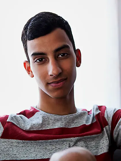 Teen dude wearing maroon