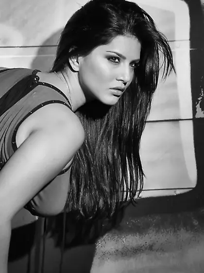 Sunny Leone displays her great curves in a sexy tight dress