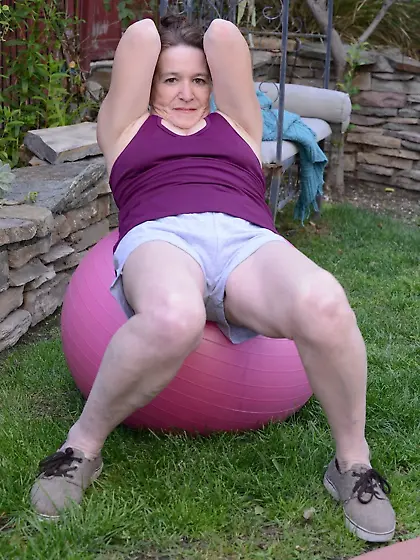 Saggy tits GILF works out for a bit and fingers herself outdoors