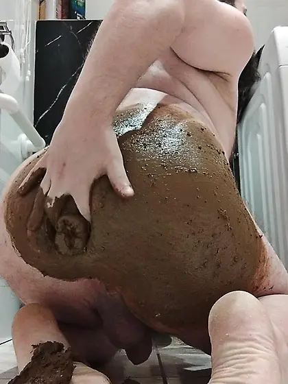 covering body with shit