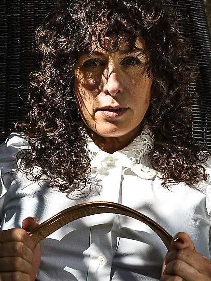 Footslut Angela loves being seen