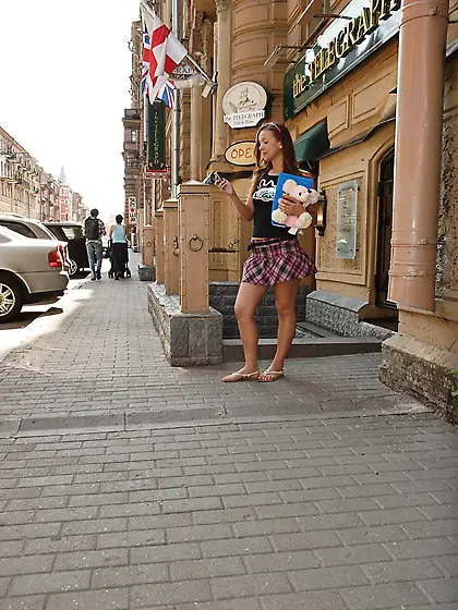 Dumb girl Leslie didn't