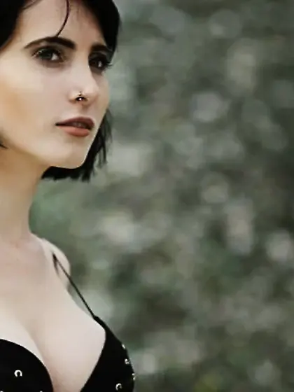 Hot Pics Lou Nesbit. Lia Louise