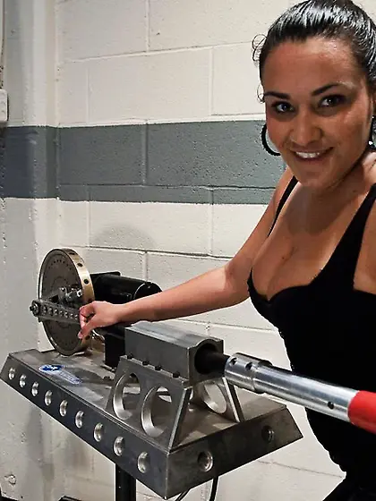 Brunette trimmed pussy sex