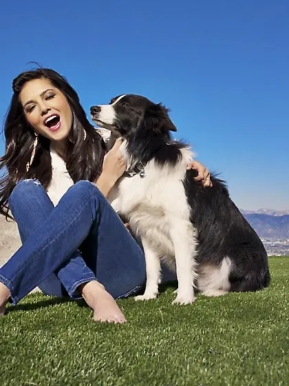 Sexy Sunny Leone plays with her dogs outside before starting off