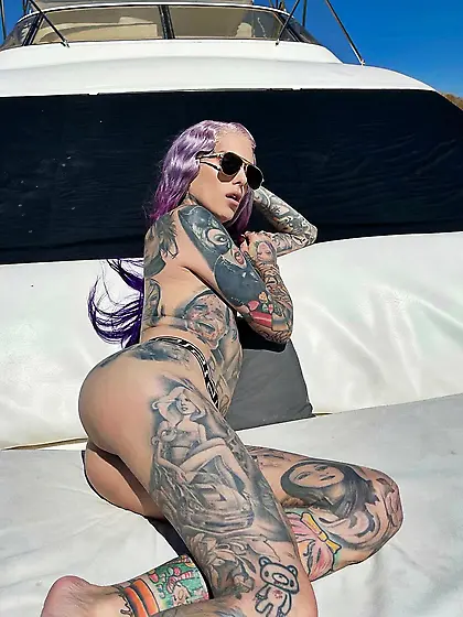 Jeffree Star tattooed makeup twink