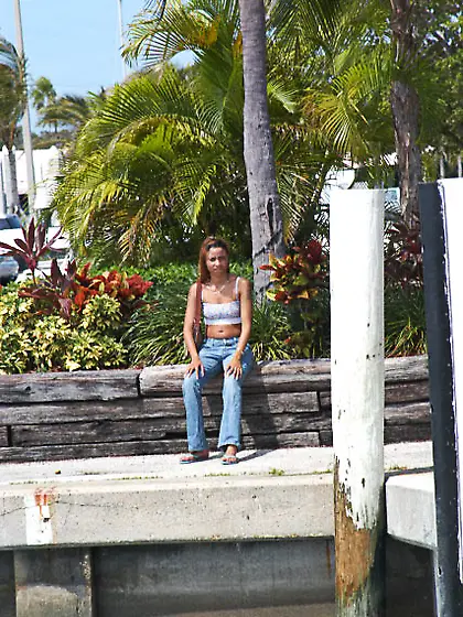 Hot ebony bitch Misty Mason strips on the sofa and gets her fann