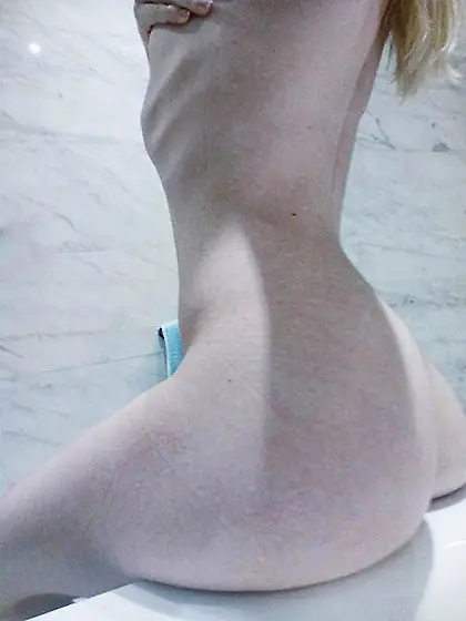 Hipster amateur blonde - kinky teen loves her selfies