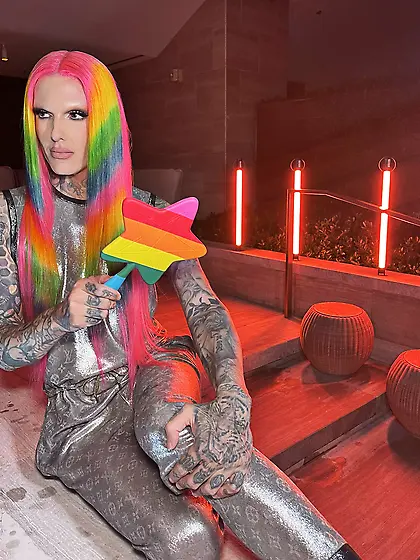 Jeffree Star tattooed makeup twink