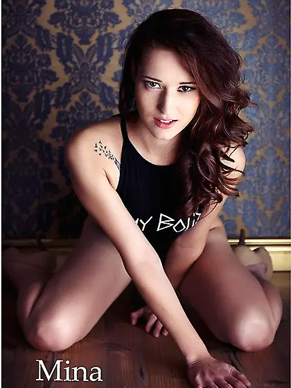 Mina popular teenager model poeses in glamour photoset