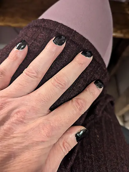 Chubby tranny slut rides the big ones