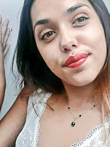 Latina MILF Esperanza Diaz's favorite selfies are those where sh