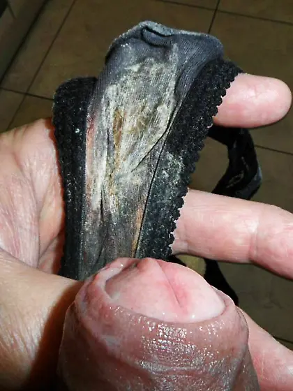 ich wichse mit dem Höschen der Nachbarin