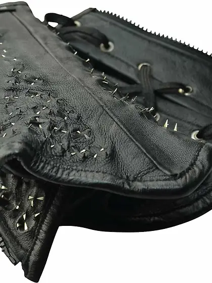 Hals Korsett mit Nadeln