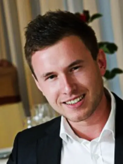 Brunette mike perform anal