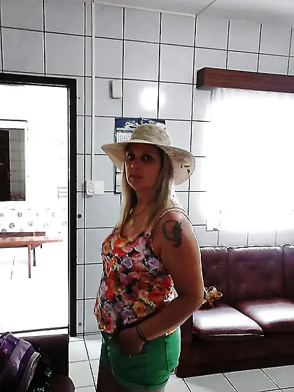 Corno da Suzi arruma machos pra fuder ela