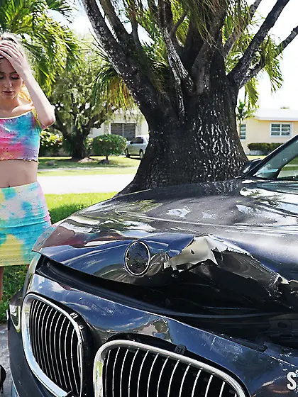 Blondie Alicia Williams is ready to bounce on that boner