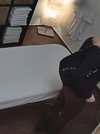 Skillful big-booty brunette swallowing