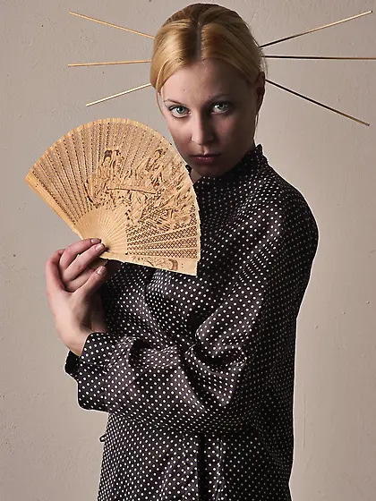 Jamie Narkiss takes her robe off and exposes her fantastic round