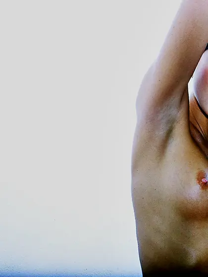 Raven haired glam model Nelli Hunter with long legs and perky ti