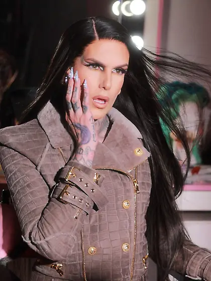 Jeffree Star tattooed makeup twink