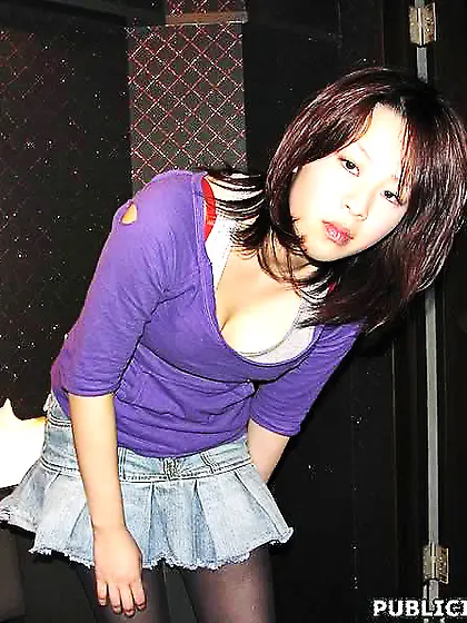 Petite asian chick flashing