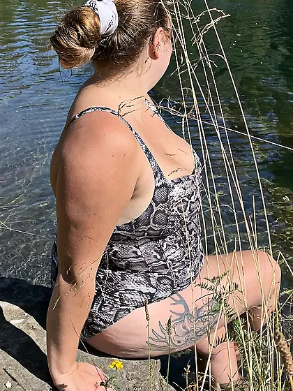 Neighbours chubby wife exposed