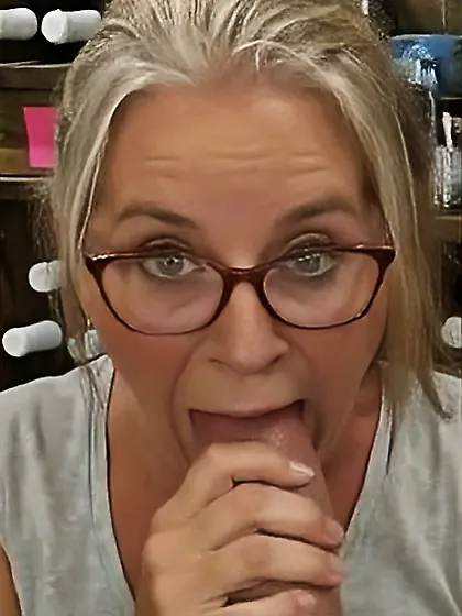 Slut Amber Dawn sucking dick