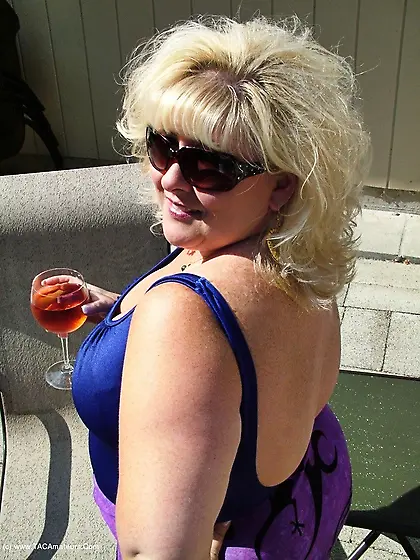 MILF Curvy Taffy Spanx from United States