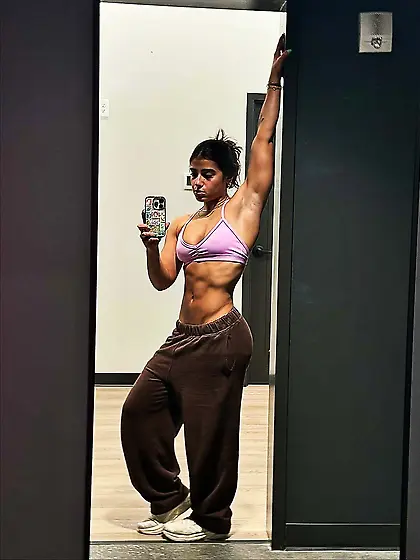 how would you handle hot bratty buff slut sara?