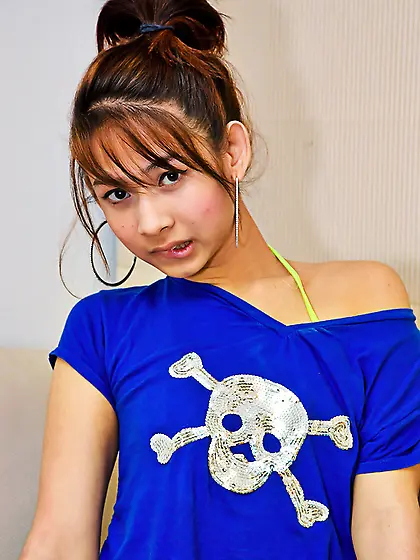 Mischievous ladyboy Zita stripping